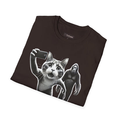 Bigfoot Cat Photo Chase, T-Shirt