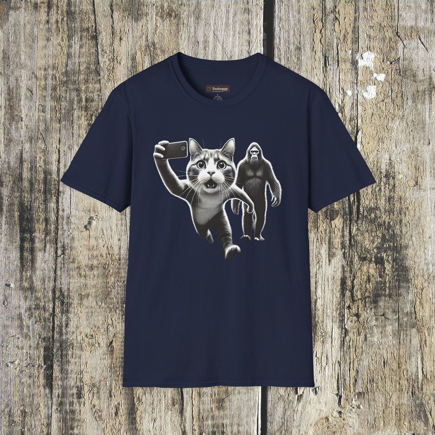 Bigfoot Cat Photo Chase, T-Shirt