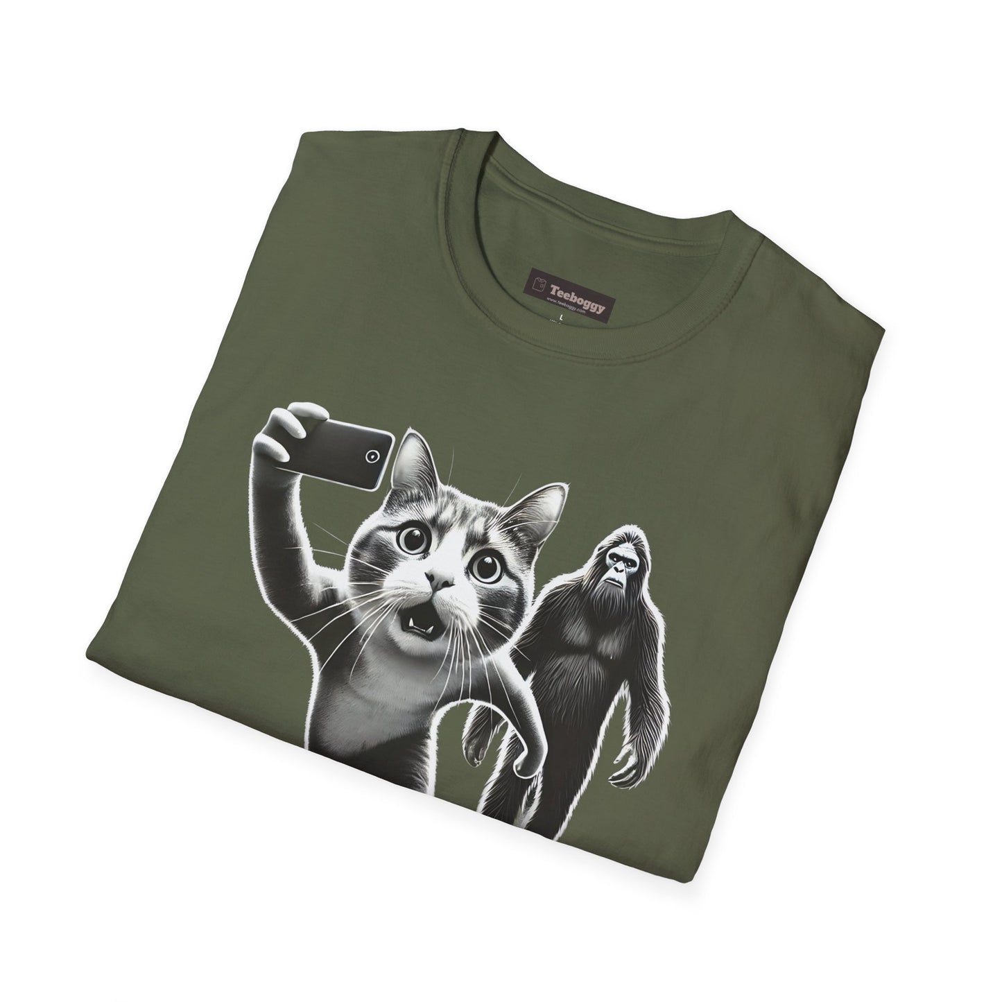 Bigfoot Cat Photo Chase, T-Shirt