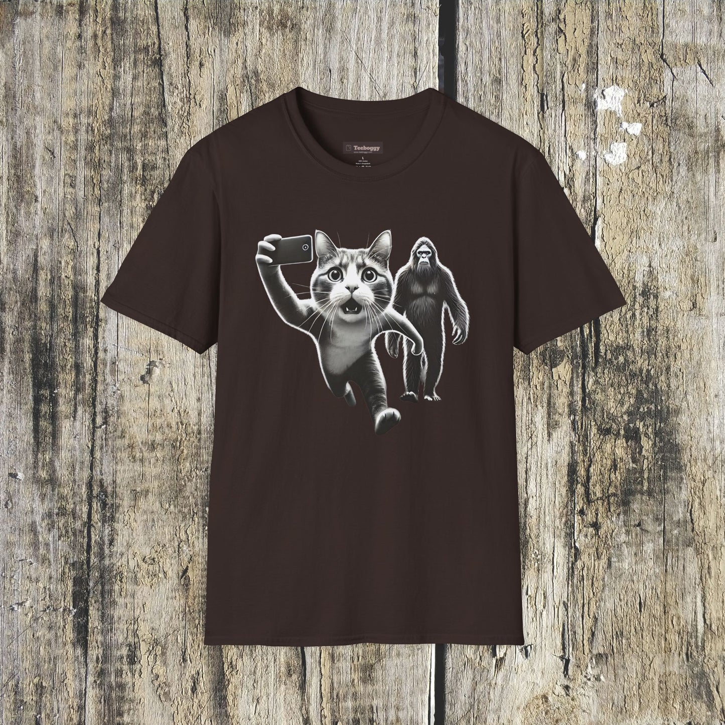 Bigfoot Cat Photo Chase, T-Shirt