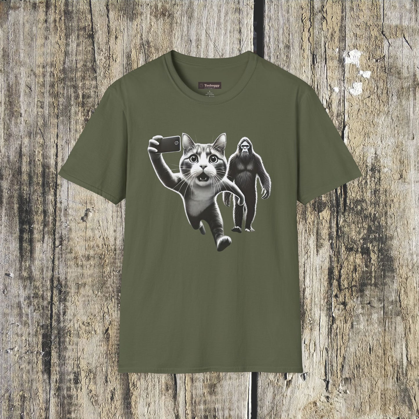 Bigfoot Cat Photo Chase, T-Shirt