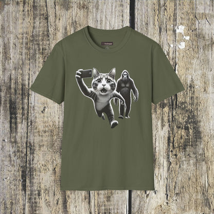 Bigfoot Cat Photo Chase, T-Shirt