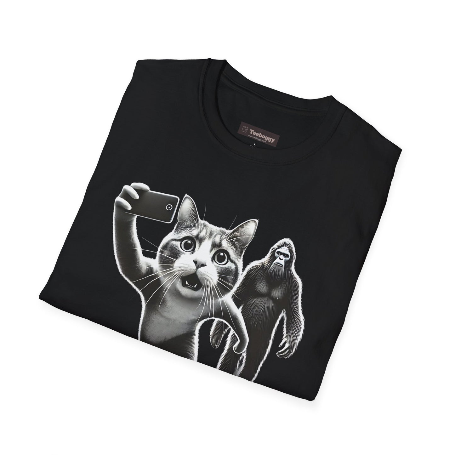 Bigfoot Cat Photo Chase, T-Shirt
