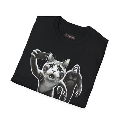 Bigfoot Cat Photo Chase, T-Shirt