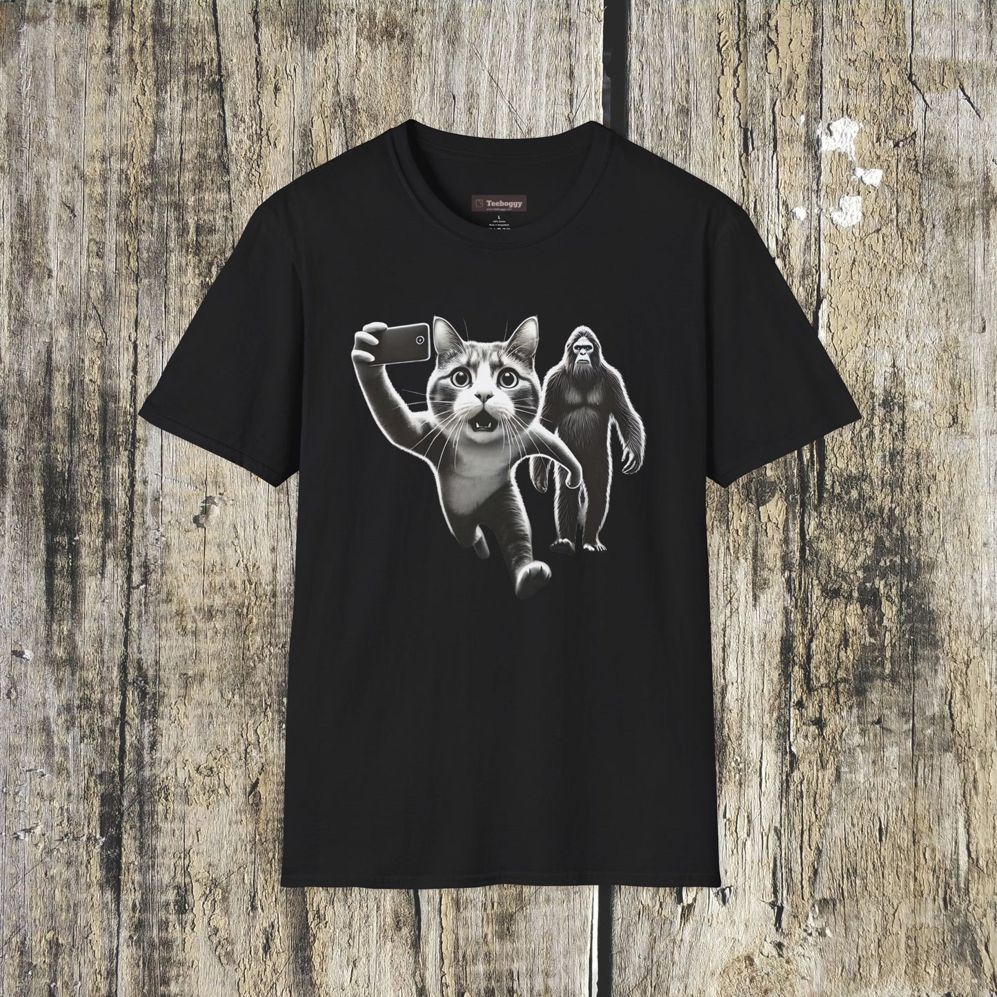 Bigfoot Cat Photo Chase, T-Shirt