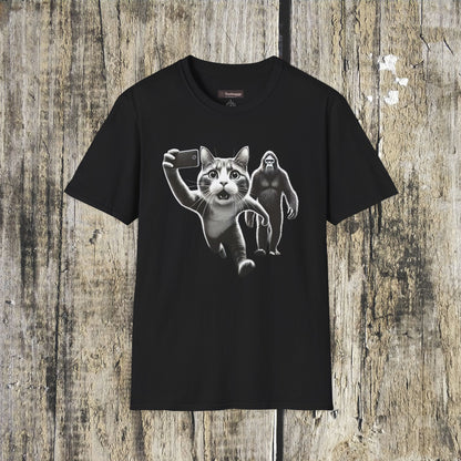 Bigfoot Cat Photo Chase, T-Shirt