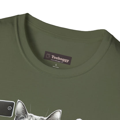 Bigfoot Cat Photo Chase, T-Shirt